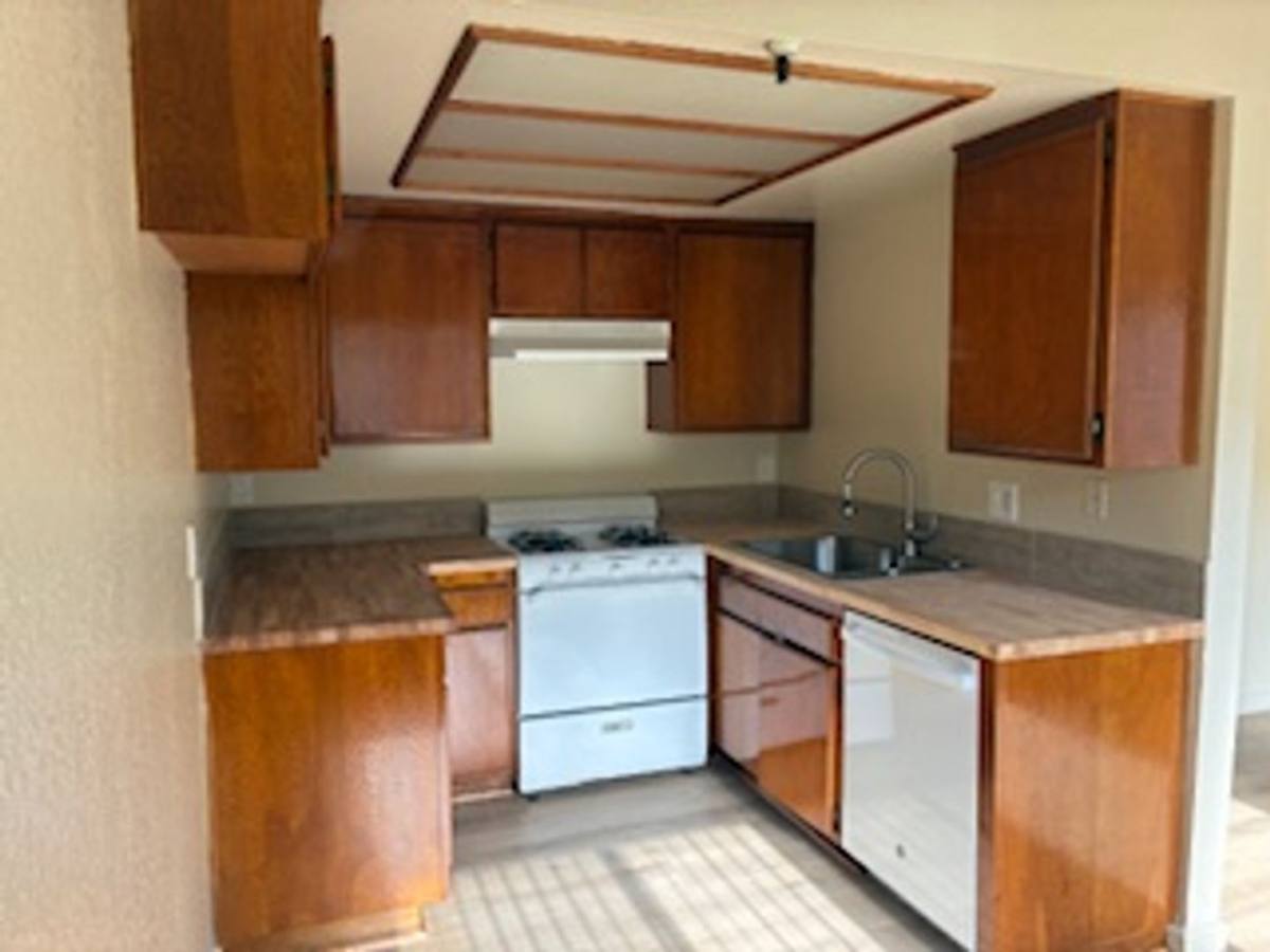 Apartment for rent at 14501 Cerise Ave, Hawthorne, CA 90250