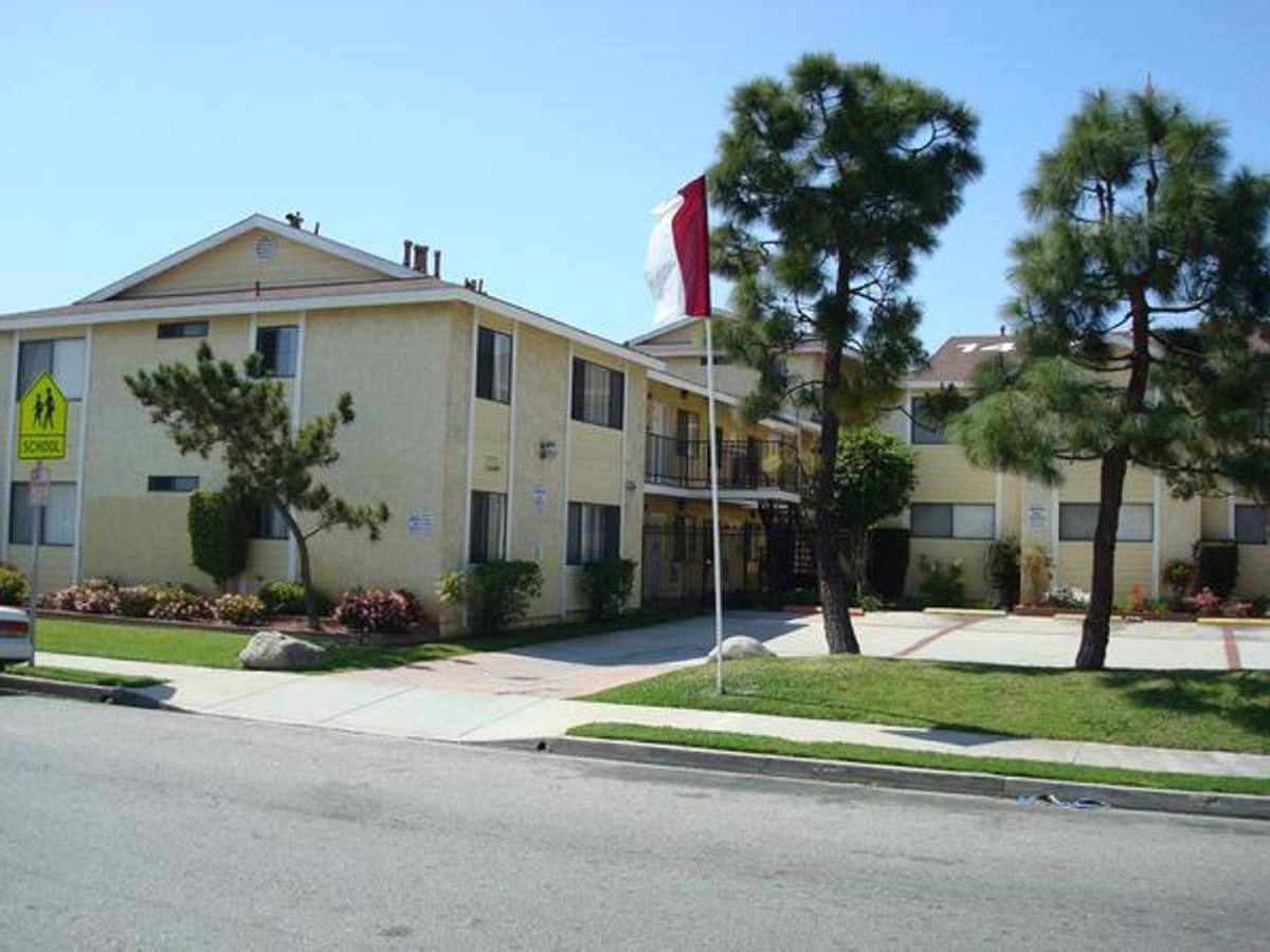 Apartment for rent at 14501 Cerise Ave, Hawthorne, CA 90250