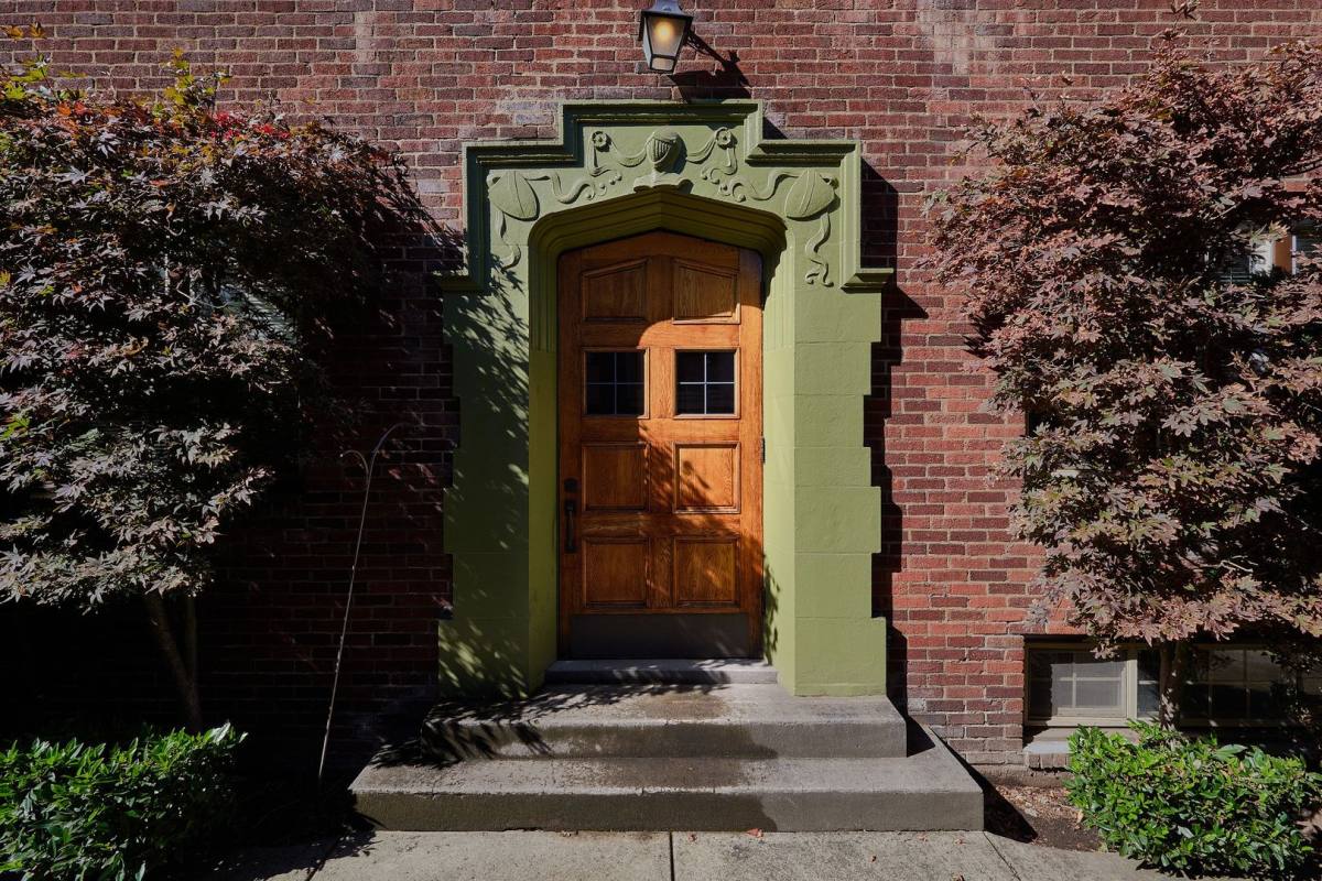 Apartment for rent at 2254 NW Glisan St, Portland, OR 97210