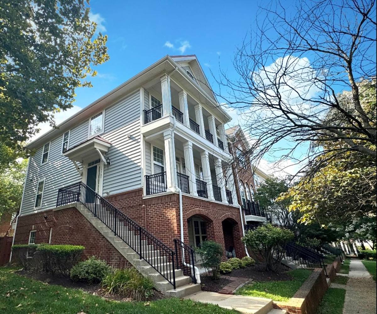 Townhouse for rent at 17725 Phelps Hill Lane, Derwood, MD 20855