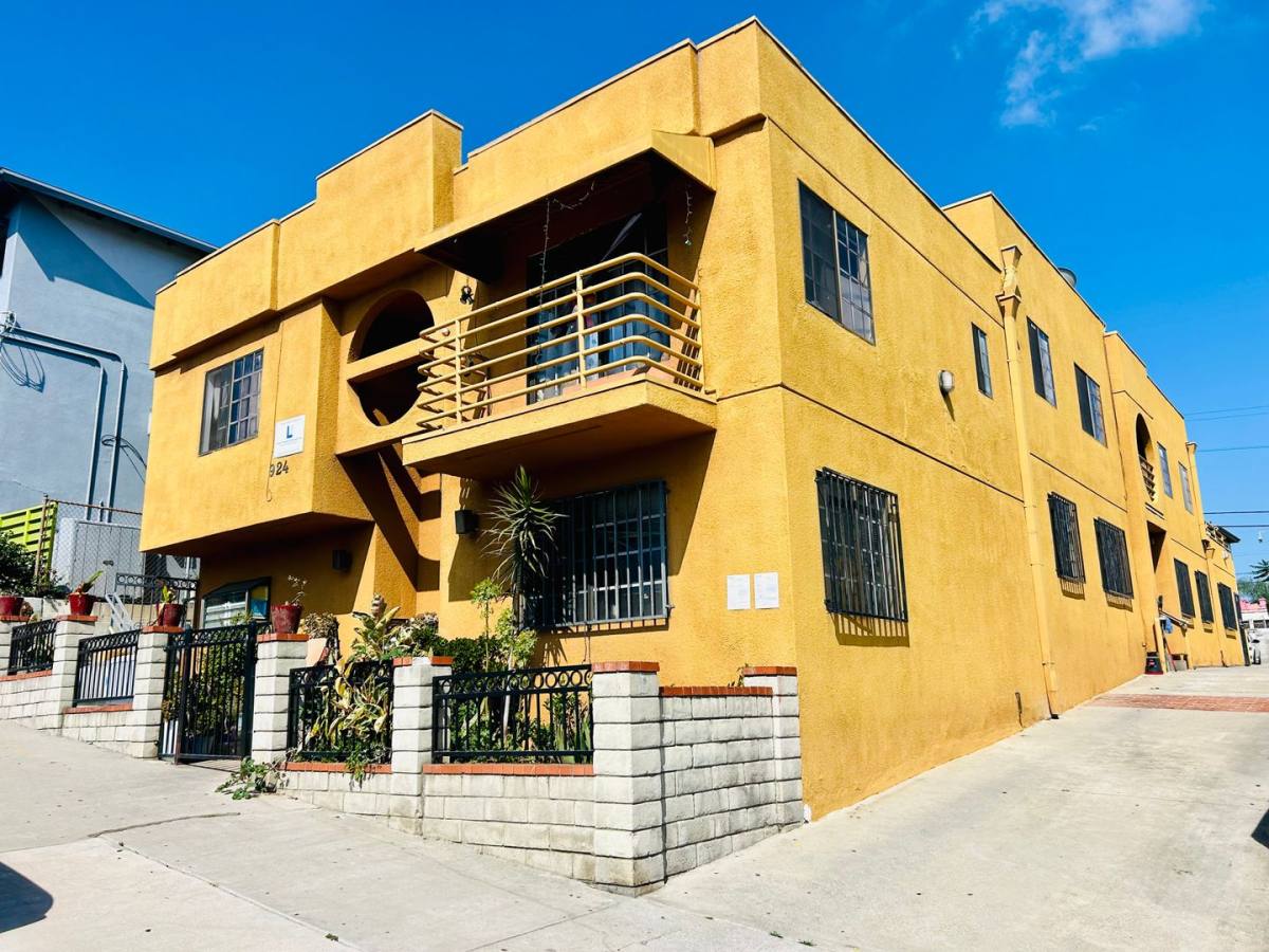 Apartment for rent at 924 N Everett St, Los Angeles, CA 90026