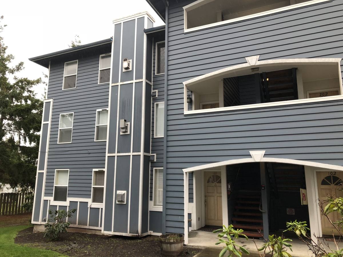 Condo for rent at 300 N Oak Harbor St, Oak Harbor, WA 98277