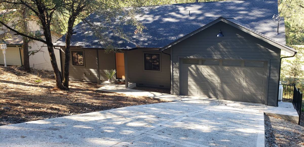 House for rent at 16325 Tee Rd, Cobb, CA 95426