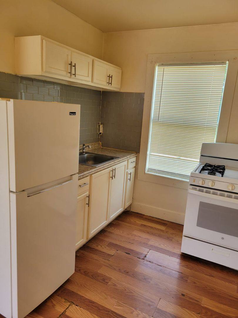 Apartment for rent at 1103 S Armstrong Ave, Denison, TX 75020