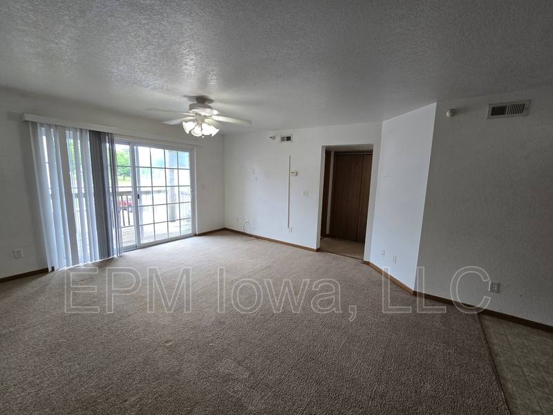 Apartment for rent at 611 Johnson St, Waterloo, IA 50702