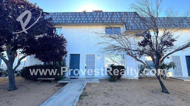Townhouse for rent at 22526 Sioux Rd #5, Apple Valley, CA 92308