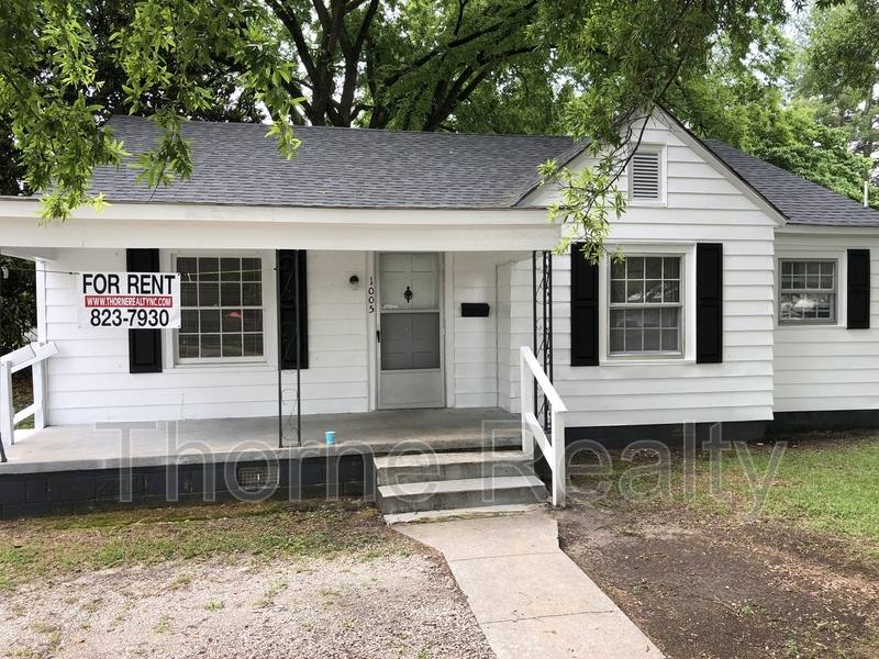 House for rent at 1005 W Saint James St, Tarboro, NC 27886