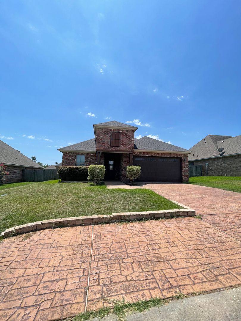 House for rent at 2027 Briar Hollow, Shreveport, LA 71118