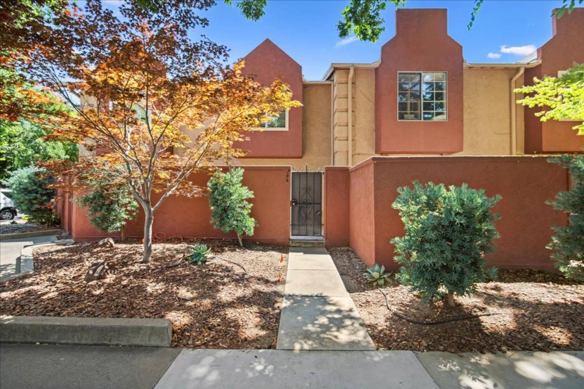 House for rent at 966 Q St, Sacramento, CA 95822