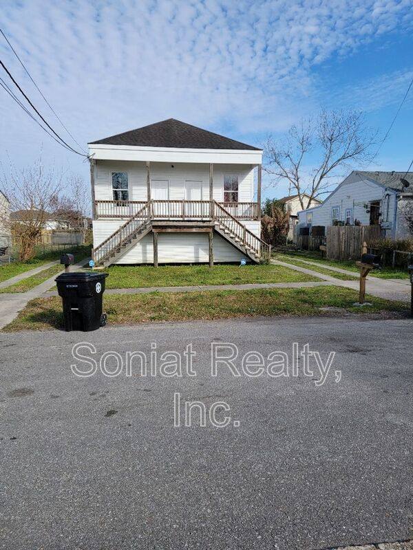 Apartment for rent at 5755 Pasteur Blvd, New Orleans, LA 70122