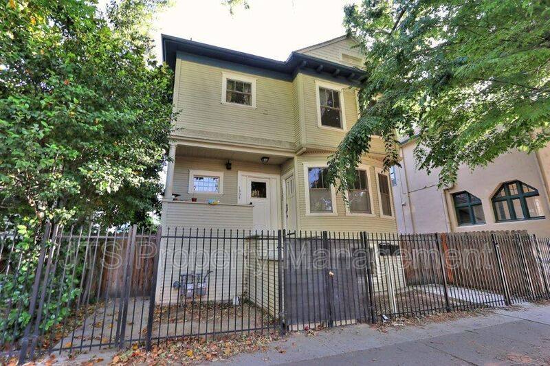 Apartment for rent at 1302-1304 F St 1302 1, Sacramento, CA 95814