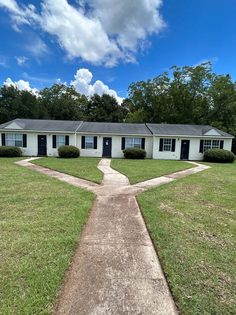 Apartment for rent at 592 Green Gables Court, Camilla, GA 31730