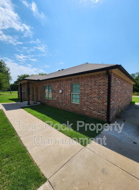 House for rent at 415 E 13th St, Ada, OK 74820