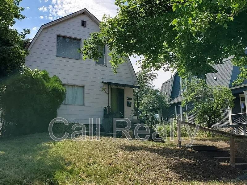 Apartment for rent at 719 W Augusta #1, Spokane, WA 99205