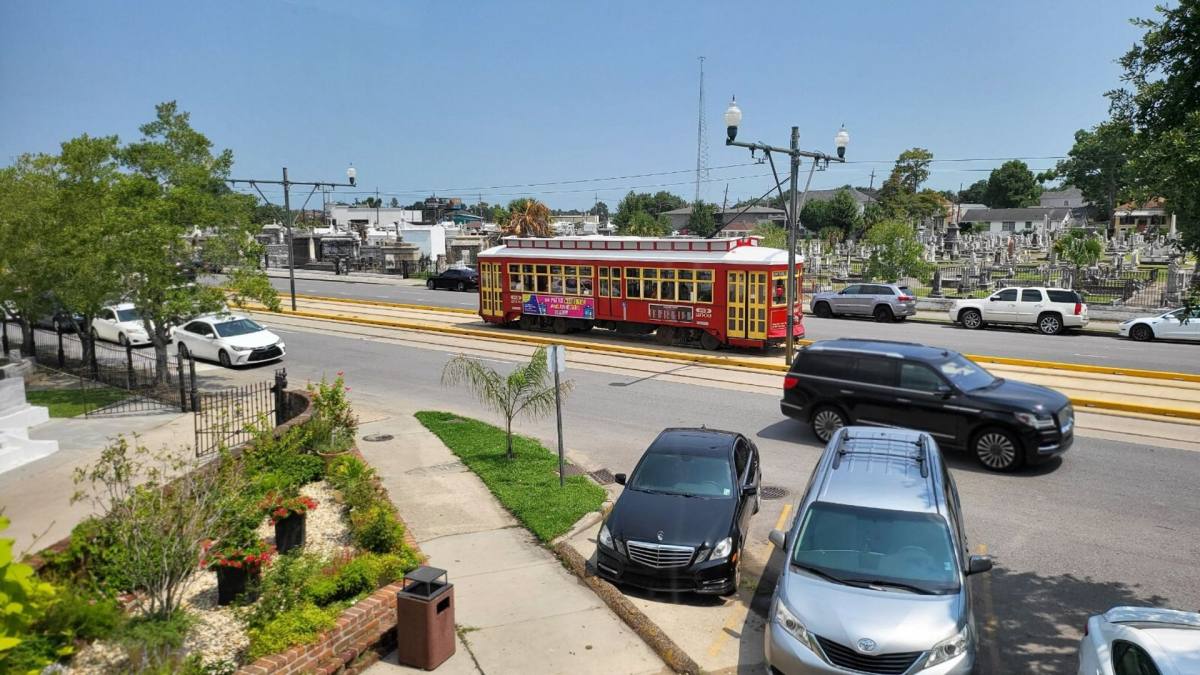 Apartment for rent at 4920-22 Canal St, New Orleans, LA 70119
