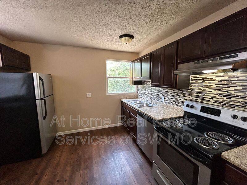 Apartment for rent at 1400 S Campbell #305, Springfield, MO 65807
