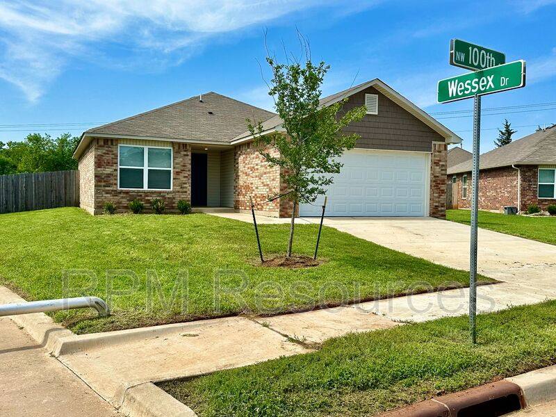 House for rent at 11113 NW 100th St, Yukon, OK 73099