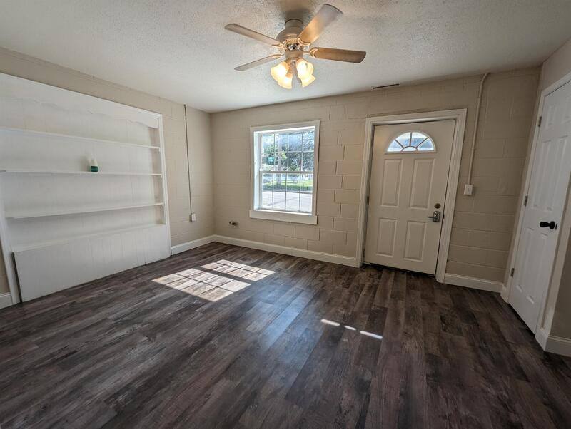 Apartment for rent at 702 S Roche St #2, Knoxville, IA 50138