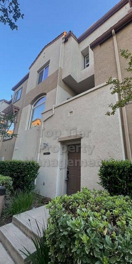 Townhouse for rent at 590 Almond Rd, San Marcos, CA 92078