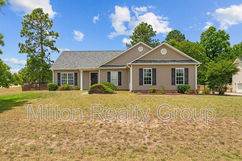 House for rent at 11 Sawtooth Oak Circle, Bunnlevel, NC 28323