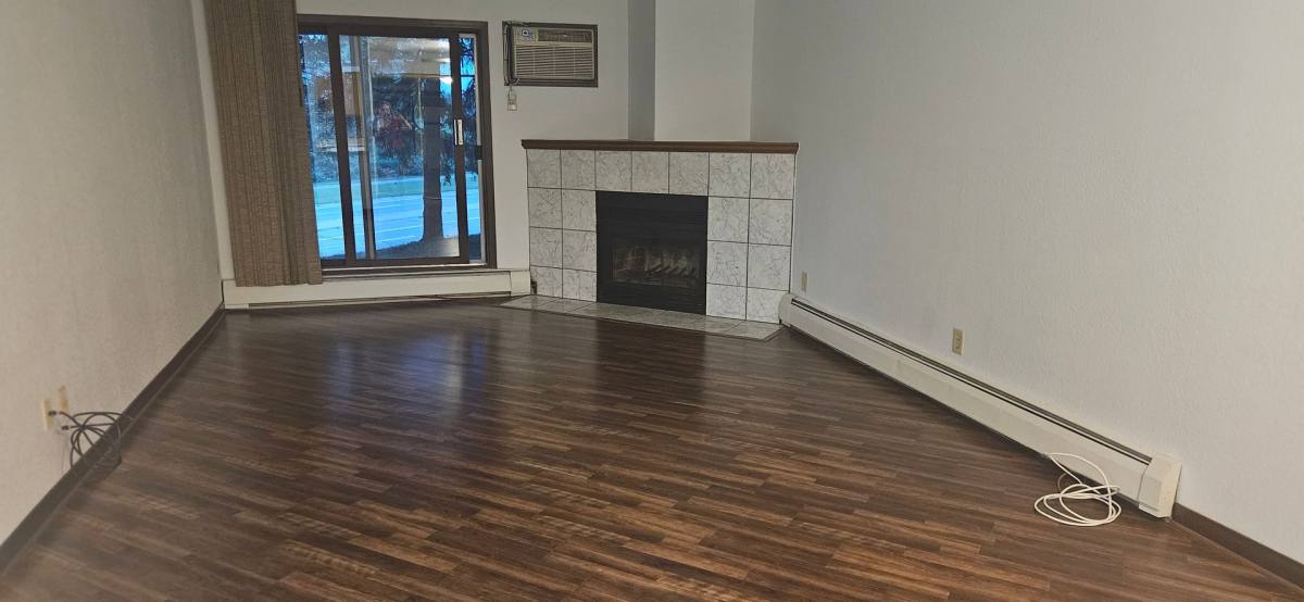 Apartment for rent at 3425 Golfview Dr, Saint Paul, MN 55123