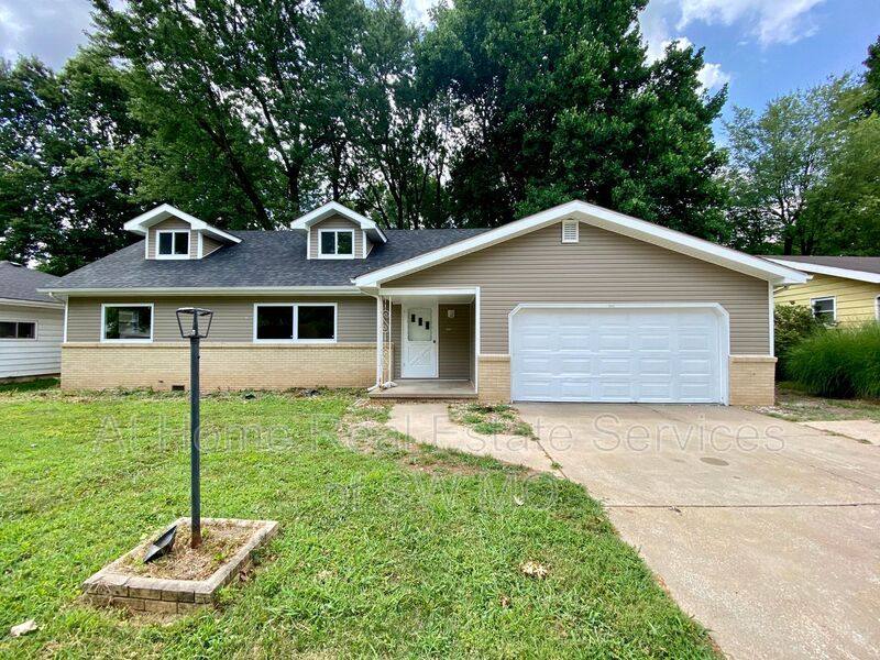House for rent at 1272 E Woodland, Springfield, MO 65804