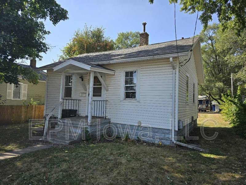 House for rent at 323 Idaho St, Waterloo, IA 50703