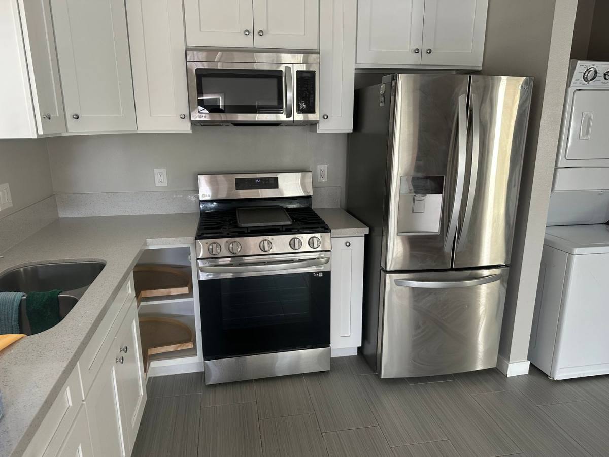 Apartment for rent at 14676 Saddlepeak Dr, Fontana, CA 92336