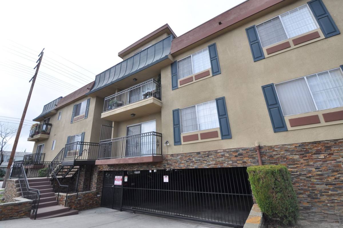 Apartment for rent at 6401 Riverton Ave, North Hollywood, CA 91606