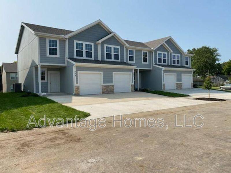Townhouse for rent at 341 N 5th Terrace, Louisburg, KS 66053
