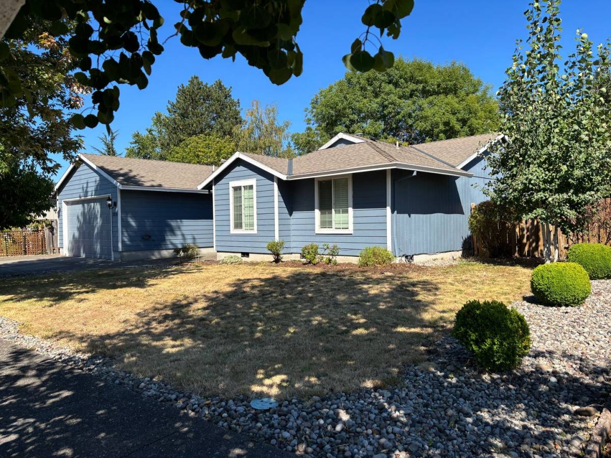 House for rent at 2216 SE Lewellyn Ave, Troutdale, OR 97060