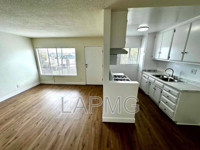Apartment for rent at 1915 W 22nd St #304, Los Angeles, CA 90018