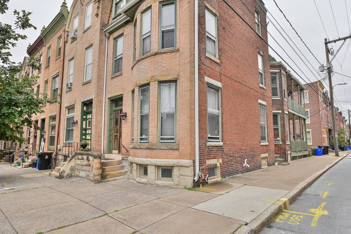 Apartment for rent at 242 Harris St, Harrisburg, PA 17102