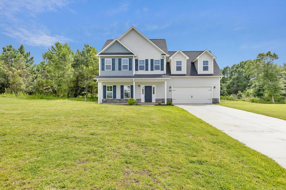 House for rent at 211 Purple Martin Dr, Hubert, NC 28539