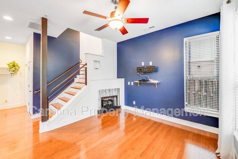 Townhouse for rent at 914 Warren Burgess Lane, Charlotte, NC 28205
