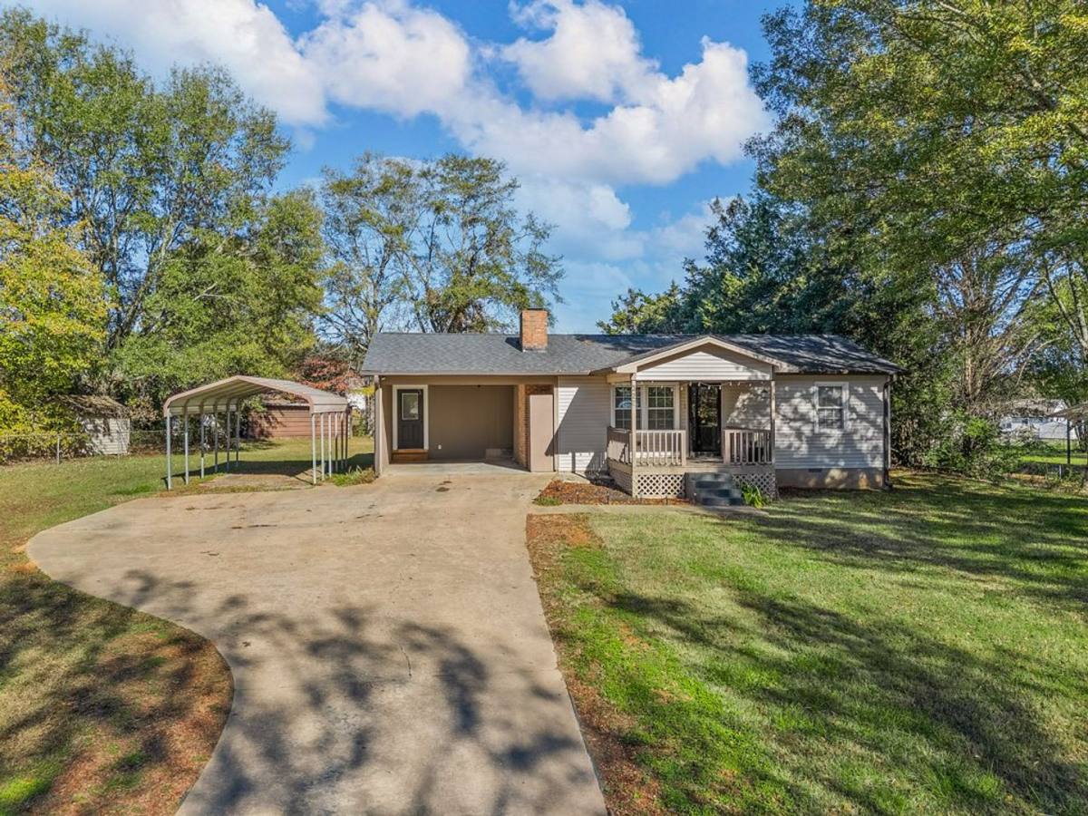 House for rent at 322 Burnett Rd, Inman, SC 29349