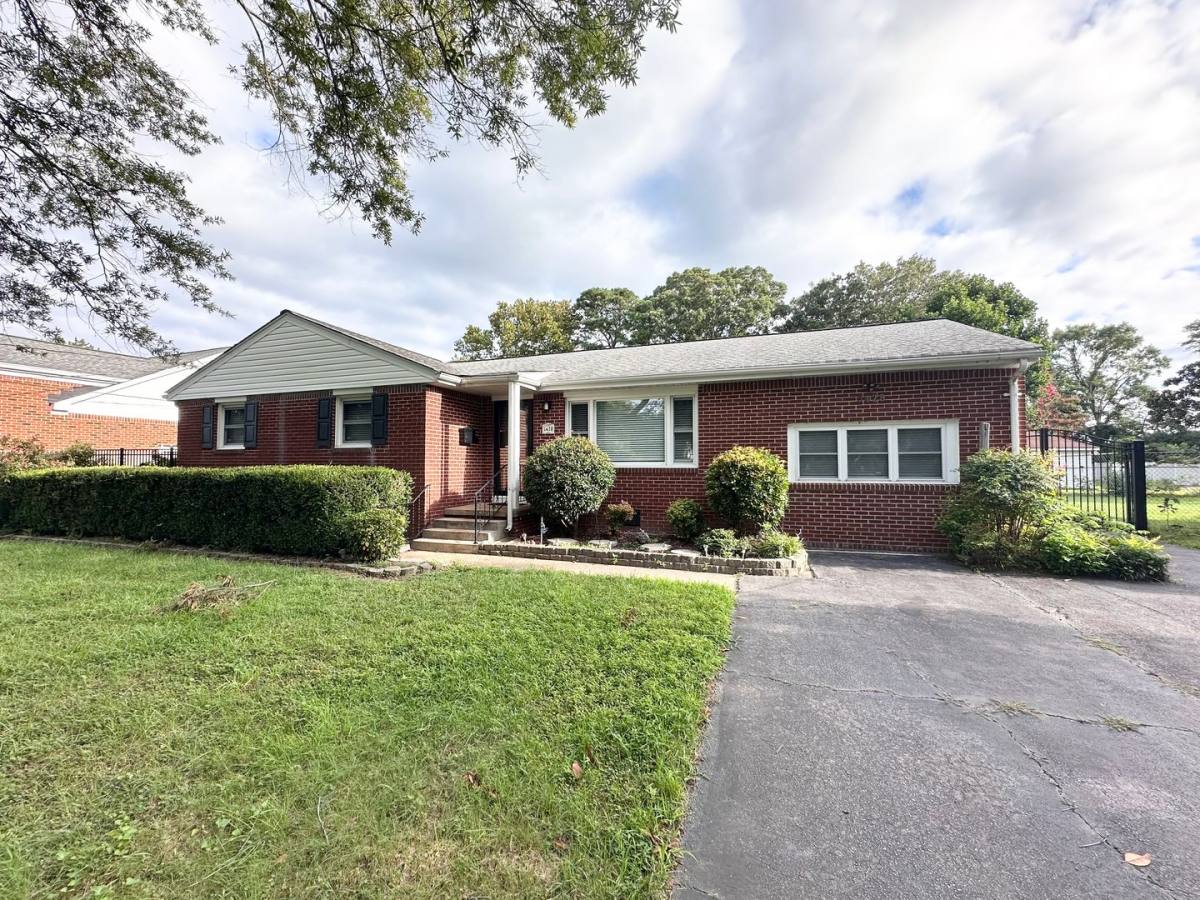House for rent at 5428 Sunnywood Dr, Virginia Beach, VA 23455