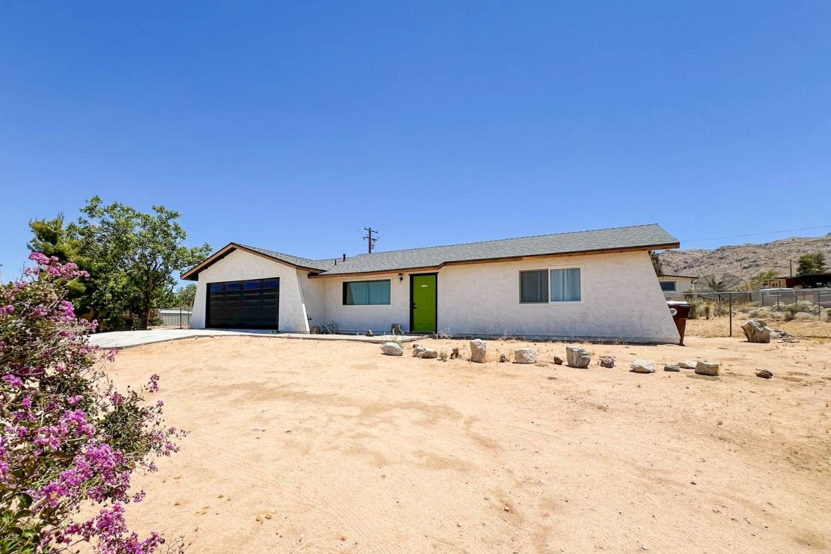 House for rent at 60721 Alta Loma Dr, Joshua Tree, CA 92252