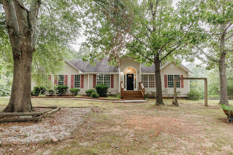 House for rent at 2603 Hog Mountain Rd, Jefferson, GA 30549