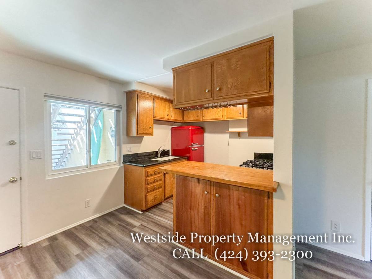 Apartment for rent at 134 Chautauqua Blvd #12, Santa Monica, CA 90402