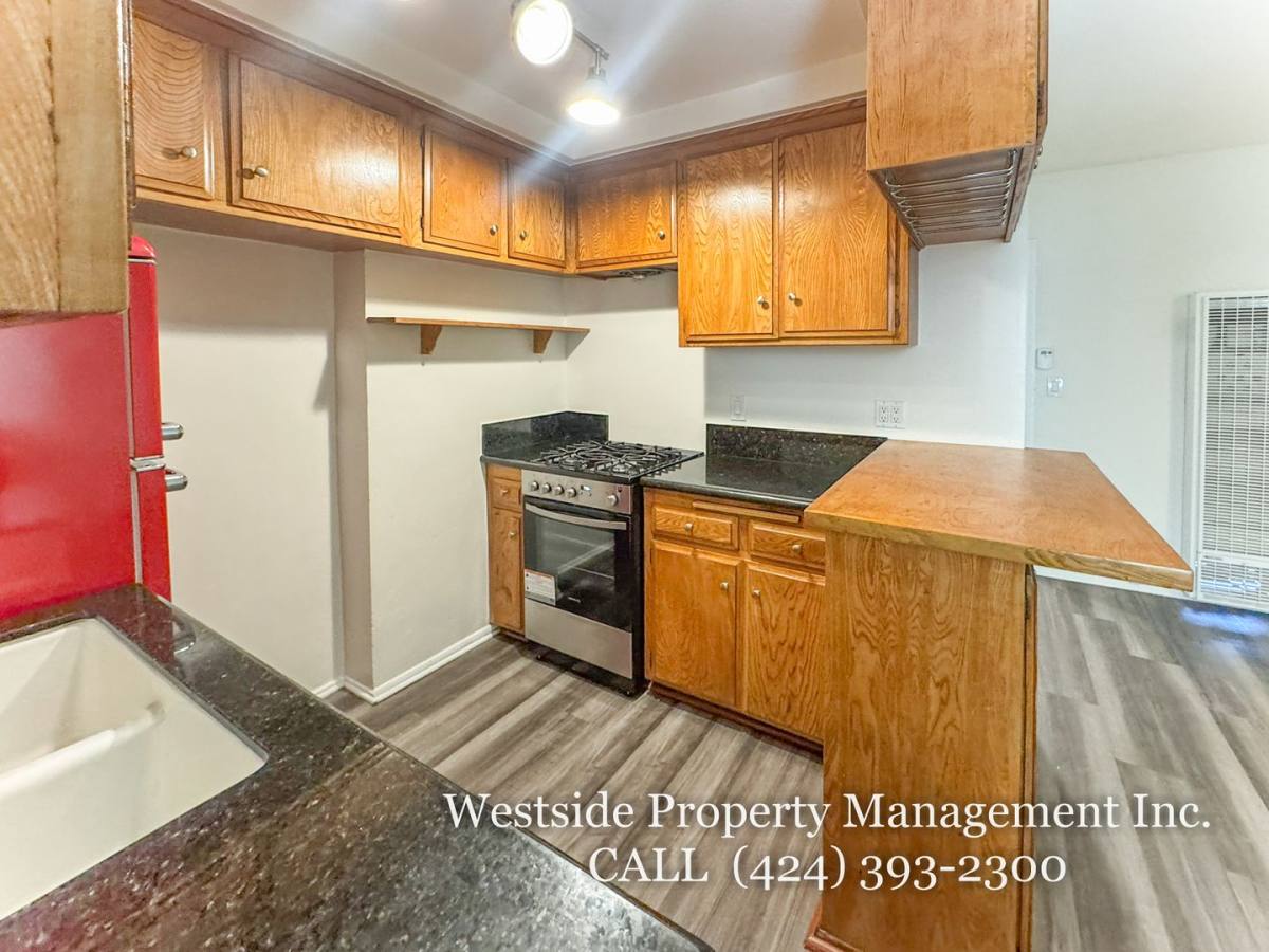 Apartment for rent at 134 Chautauqua Blvd #12, Santa Monica, CA 90402