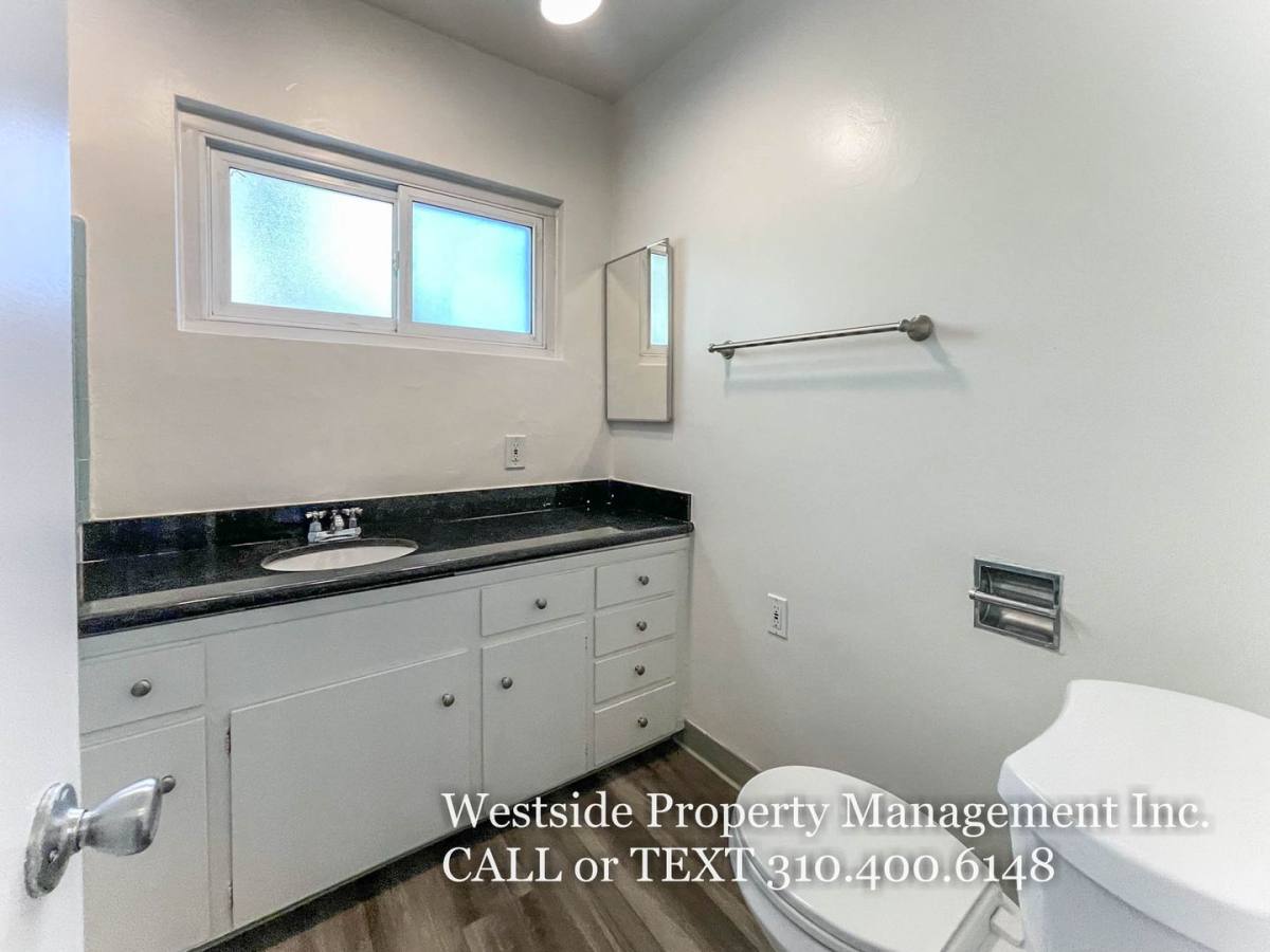 Apartment for rent at 134 Chautauqua Blvd #12, Santa Monica, CA 90402