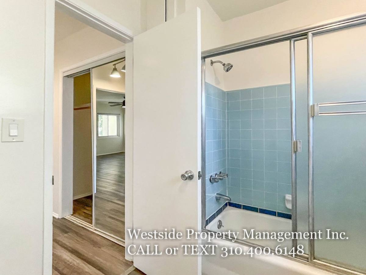 Apartment for rent at 134 Chautauqua Blvd #12, Santa Monica, CA 90402
