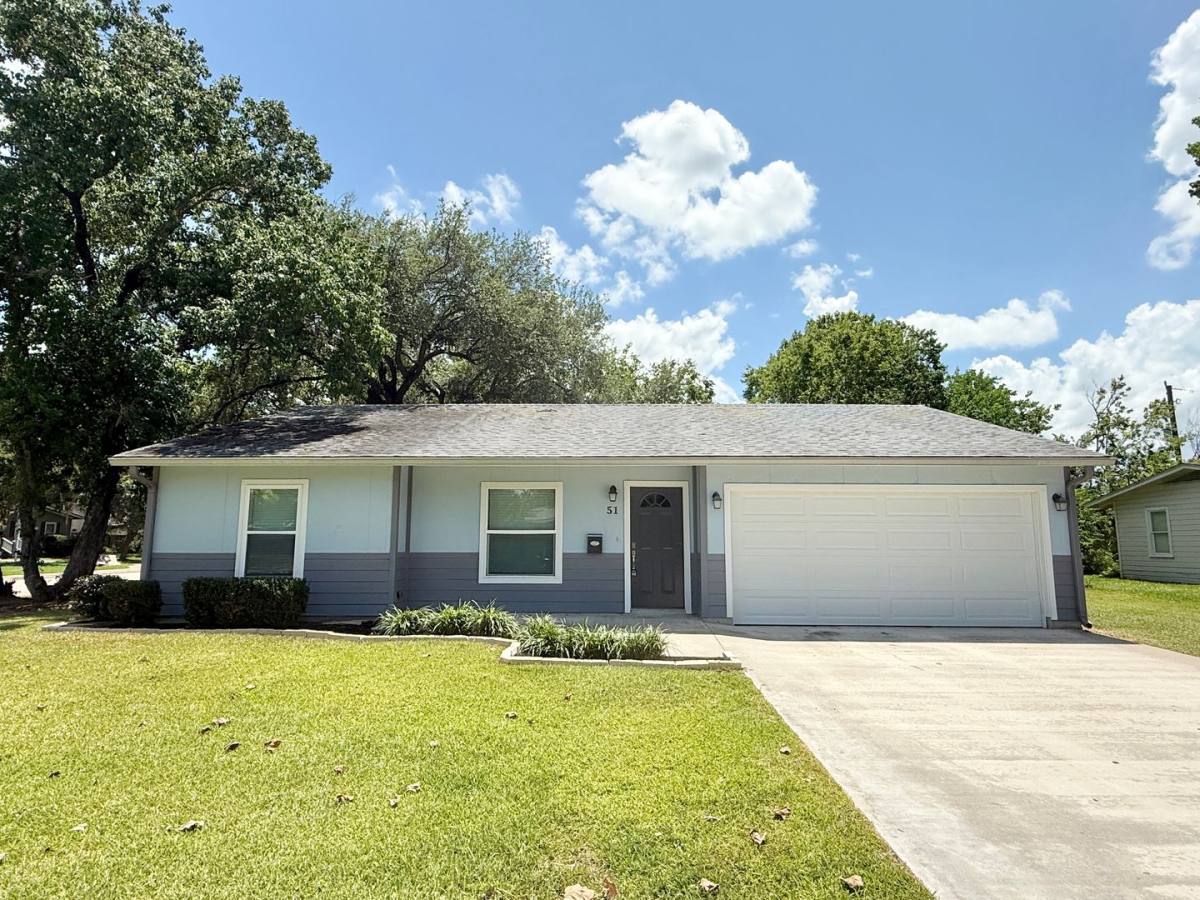Apartment for rent at 51 Lupine Court, Lake Jackson, TX 77566