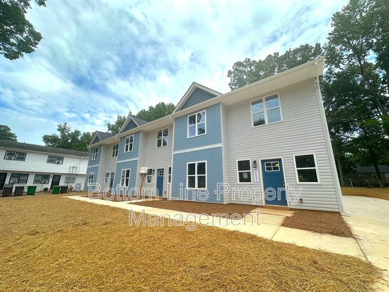 Townhouse for rent at 2931 Burgess Dr, Charlotte, NC 28216