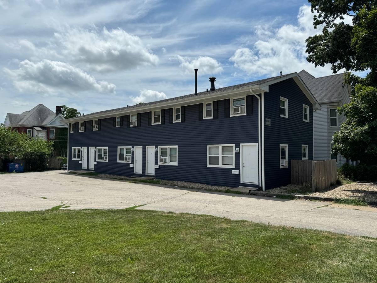 Apartment for rent at 608 W Monroe, Bloomington, IL 61701