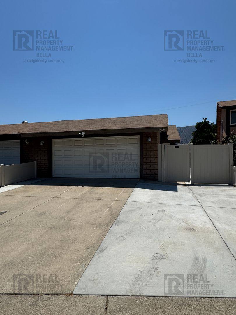 House for rent at 3809 Eisenhower Dr, Lake Elsinore, CA 92532