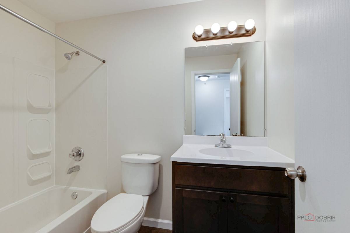 Apartment for rent at 1355 W Maple Ave, Mundelein, IL 60060