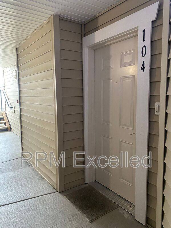Condo for rent at 13421 97th Ave E #104, Puyallup, WA 98373