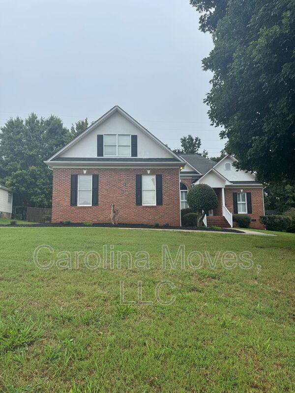 House for rent at 102 W Fieldsparrow Court, Greenville, SC 29615